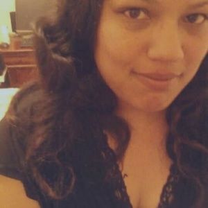 Meet your Posher, Dina